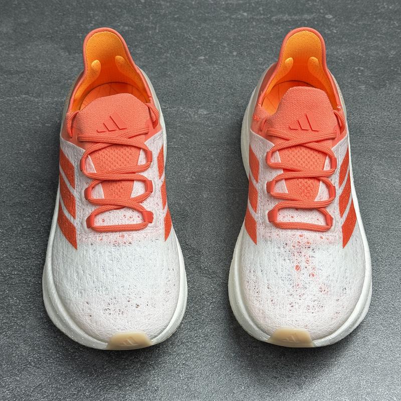 ULTRABOOST 5 STRUNG W