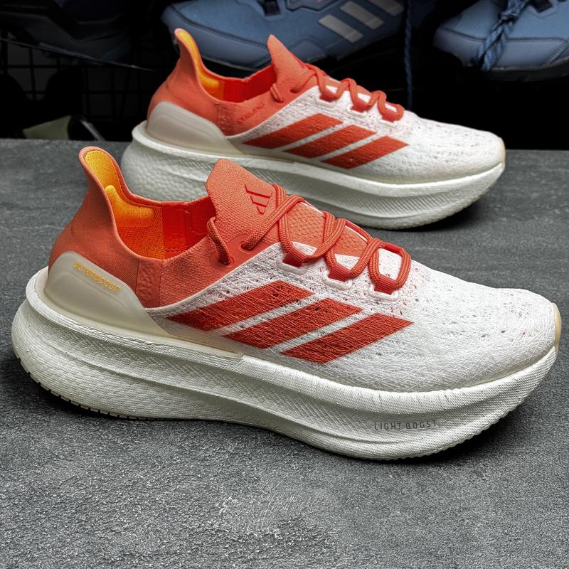 ULTRABOOST 5 STRUNG W