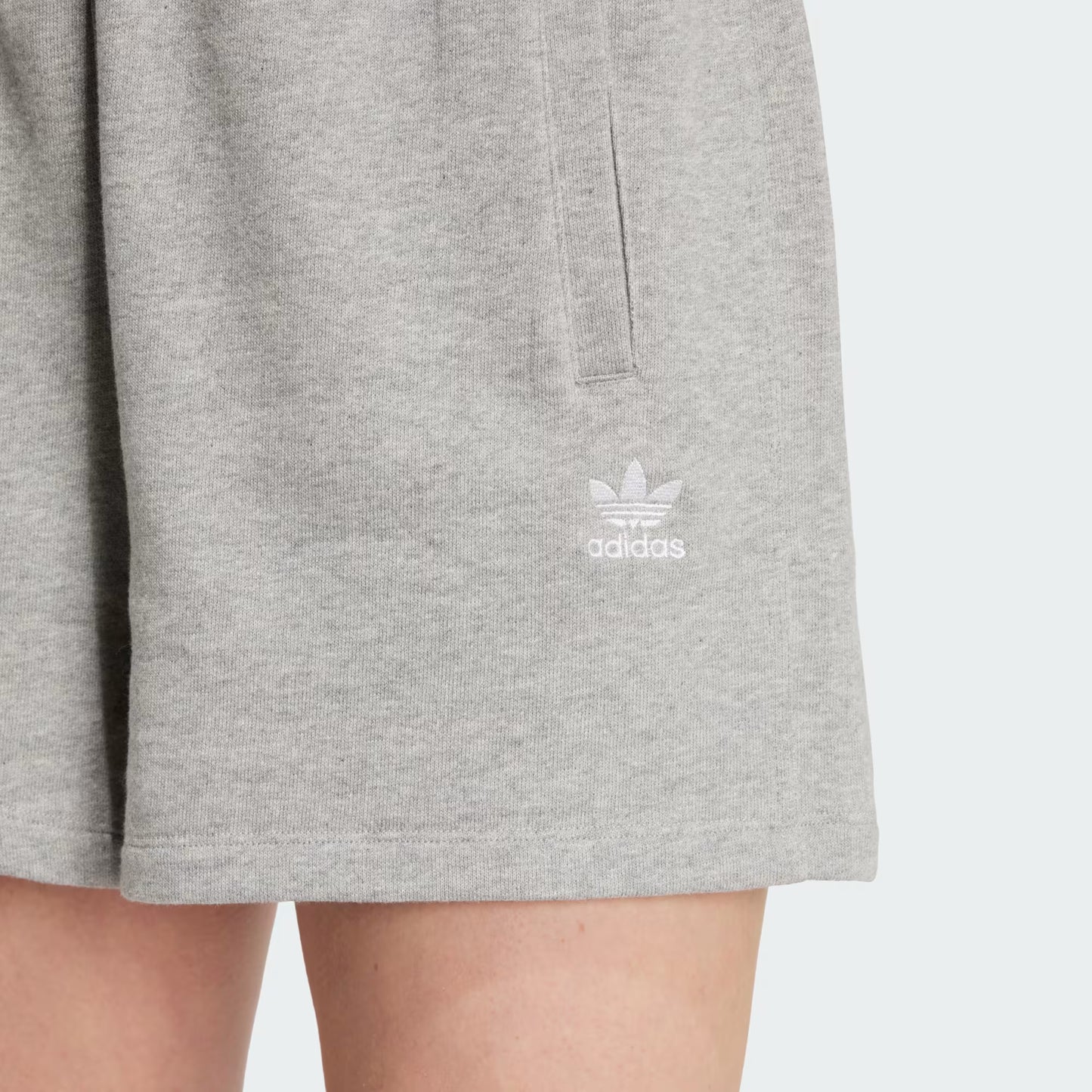 ESS SHORTS PLOMO